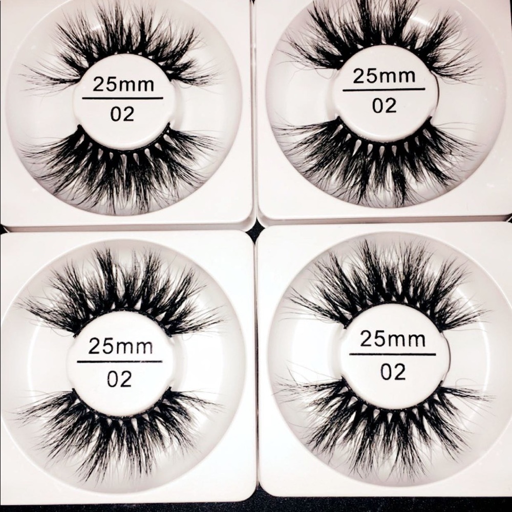 EYELASHES - Picture 5 of 6